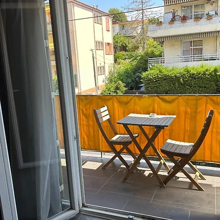 Bright With Balcony And Parking * Le Cannet