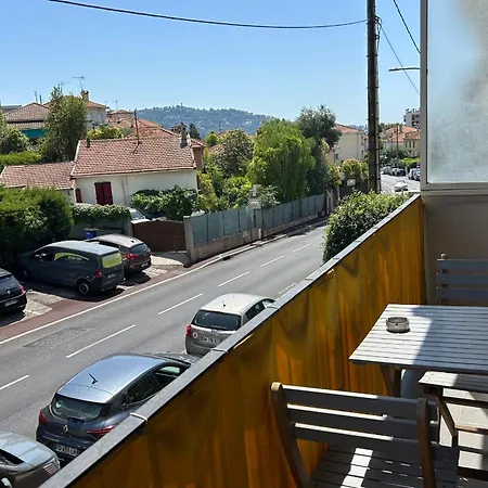 Bright With Balcony And Parking Apartmán